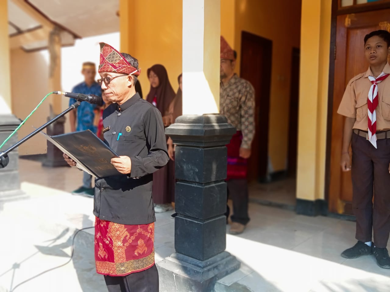 Kepala Sekolah selaku pembina upacara